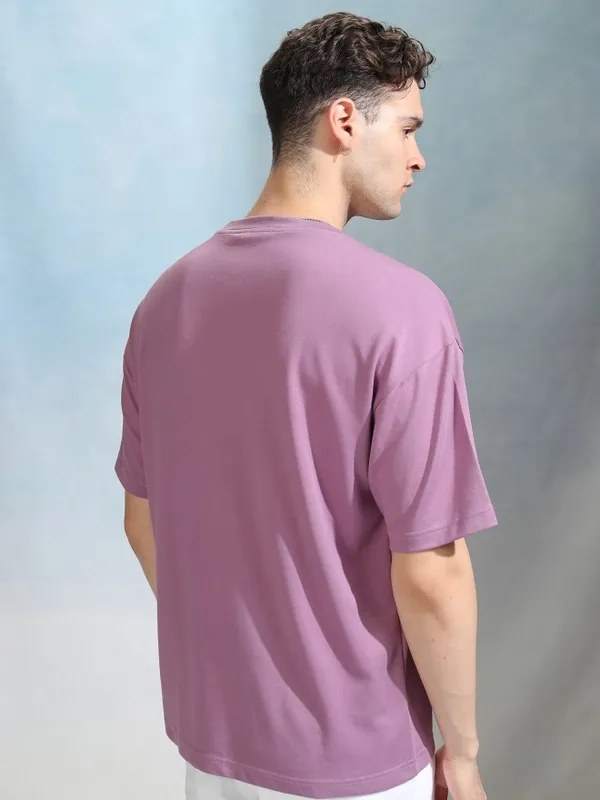 Highlander Men Mauve Solid Round Neck Oversized Fit T-Shirt