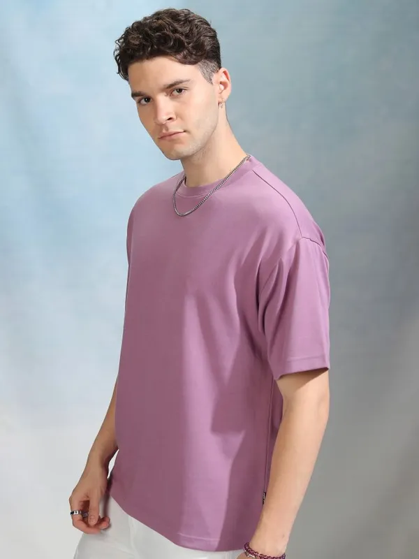 Highlander Men Mauve Solid Round Neck Oversized Fit T-Shirt