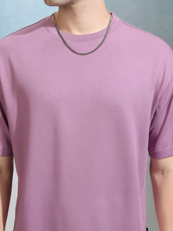 Highlander Men Mauve Solid Round Neck Oversized Fit T-Shirt