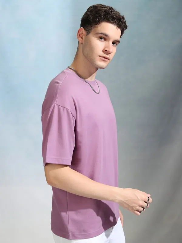 Highlander Men Mauve Solid Round Neck Oversized Fit T-Shirt