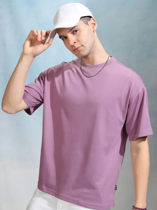 Highlander Men Mauve Solid Round Neck Oversized Fit T-Shirt