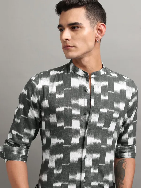 Highlander Men Grey Printed Regular Fit Casual Shirt
