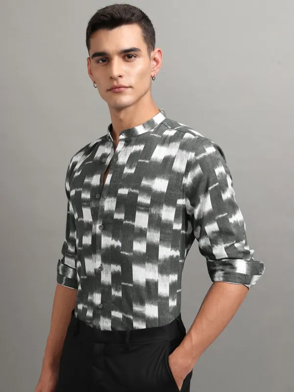 Highlander Men Grey Printed Regular Fit Casual Shirt