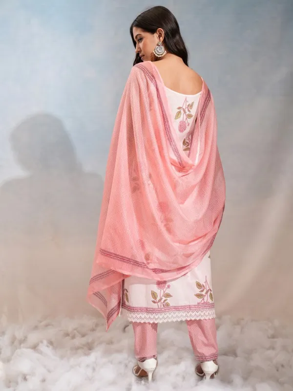 Women Kurta Trousers & Dupatta