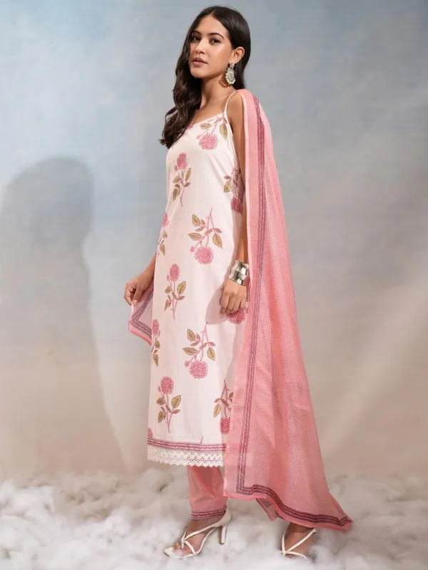 Women Kurta Trousers & Dupatta