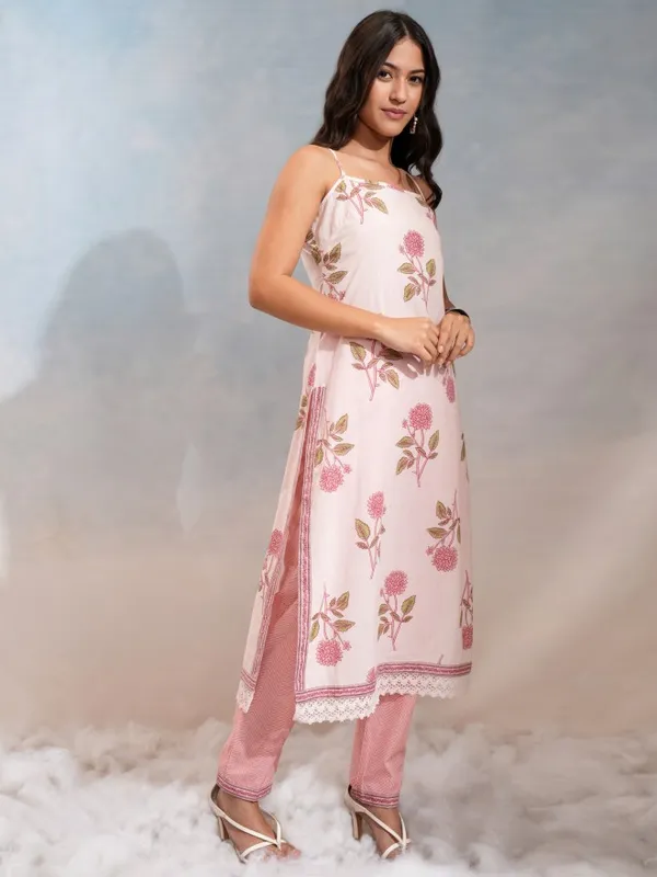 Women Kurta Trousers & Dupatta