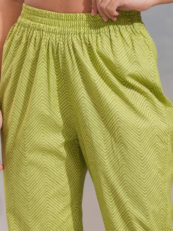 Women Kurta Trousers & Dupatta