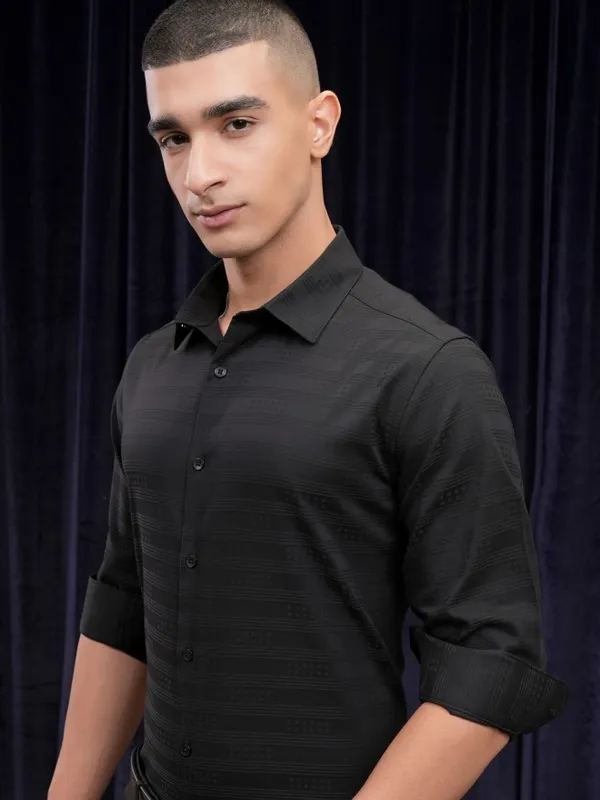Highlander Men Black Textured Slim Fit Casual Shirt