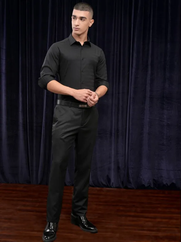 Highlander Men Black Textured Slim Fit Casual Shirt