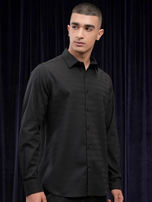 Highlander Men Black Textured Slim Fit Casual Shirt