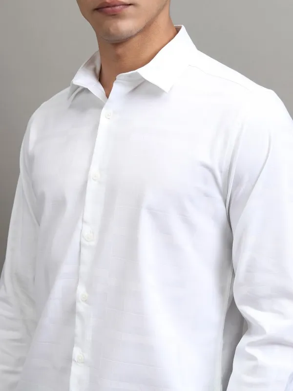 Highlander Men White Textured Slim Fit Casual Shirt