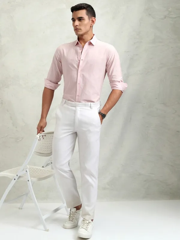 Highlander Men Pink Striped Slim Fit Casual Shirt