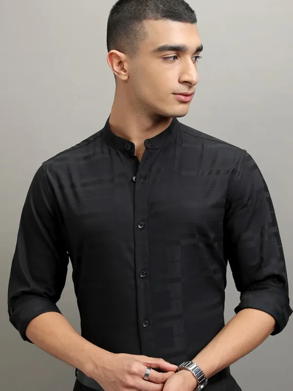 Highlander Men Black Striped Regular Fit Casual Shirt
