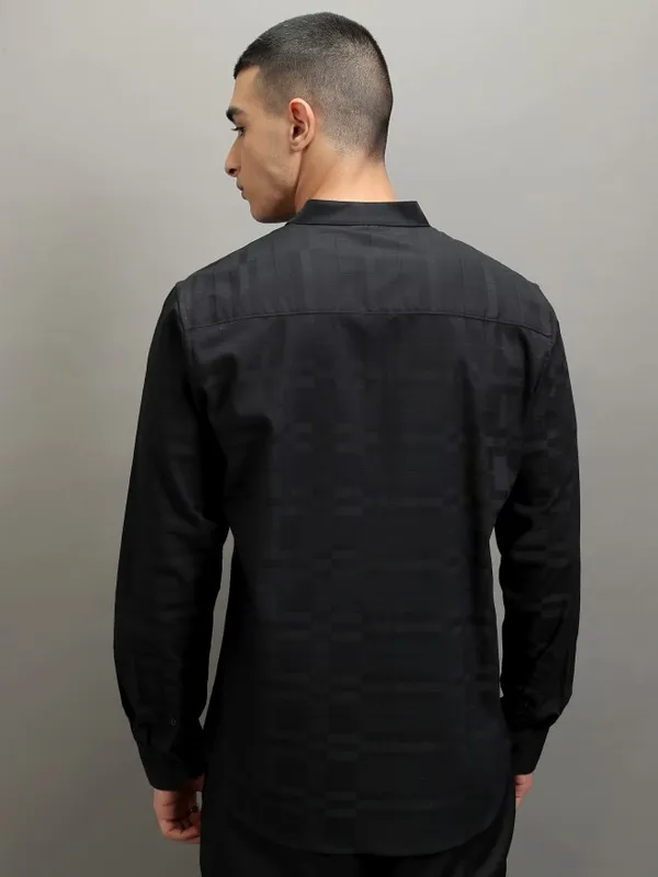 Highlander Men Black Striped Regular Fit Casual Shirt