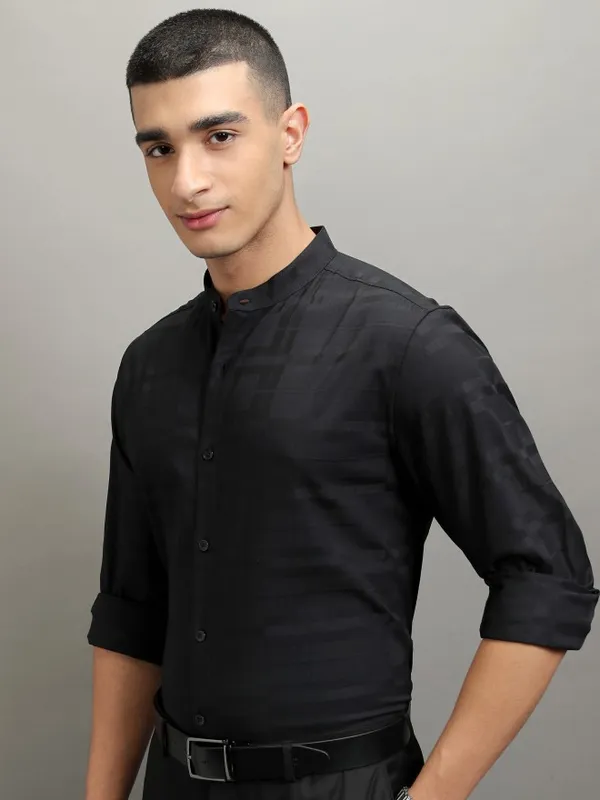 Highlander Men Black Striped Regular Fit Casual Shirt