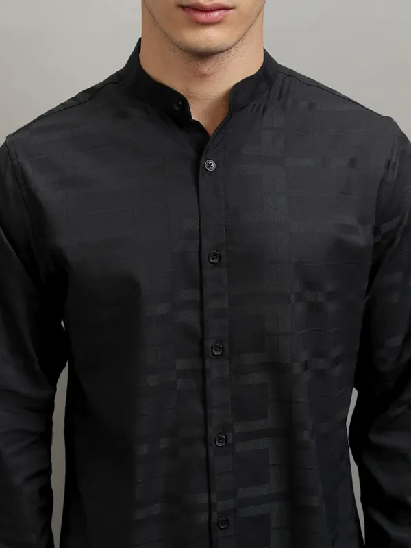 Highlander Men Black Striped Regular Fit Casual Shirt
