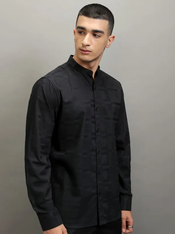 Highlander Men Black Striped Regular Fit Casual Shirt