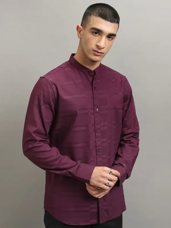 Highlander Men Burgundy Striped Regular Fit Casual Shirt