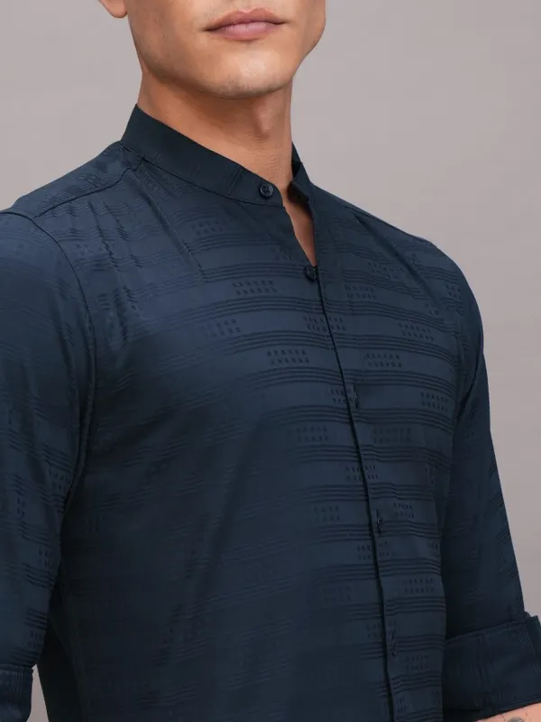 Highlander Men Navy Blue Striped Regular Fit Casual Shirt
