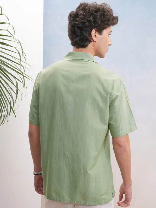 Highlander Men Green Textured Relaxed Fit Casual Shirt