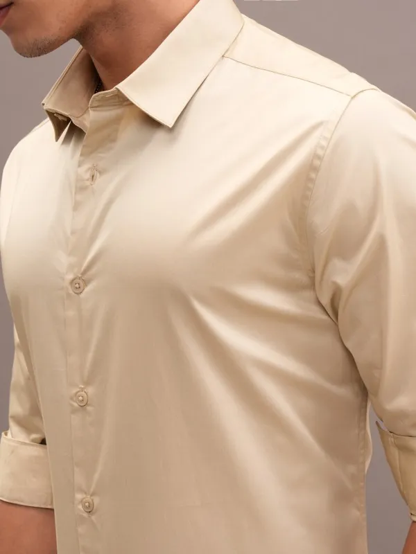 Highlander Men Beige Solid Slim Fit Casual Shirt