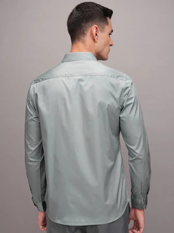 Highlander Men Grey Solid Slim Fit Casual Shirt