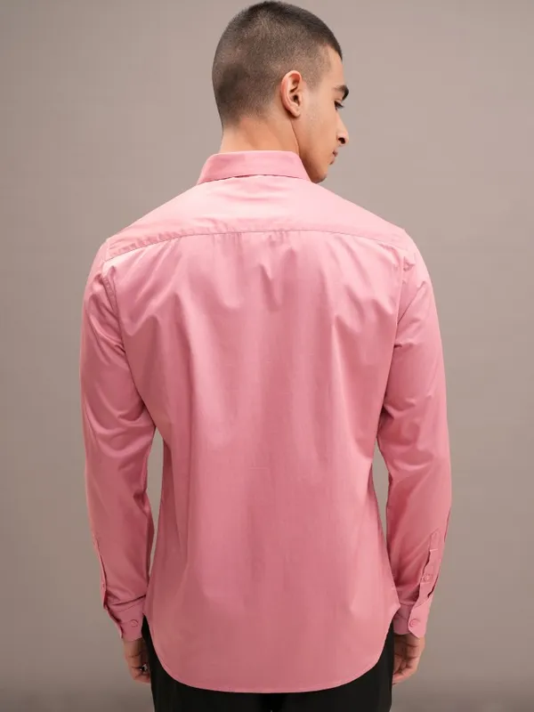 Highlander Men Rose Solid Slim Fit Casual Shirt