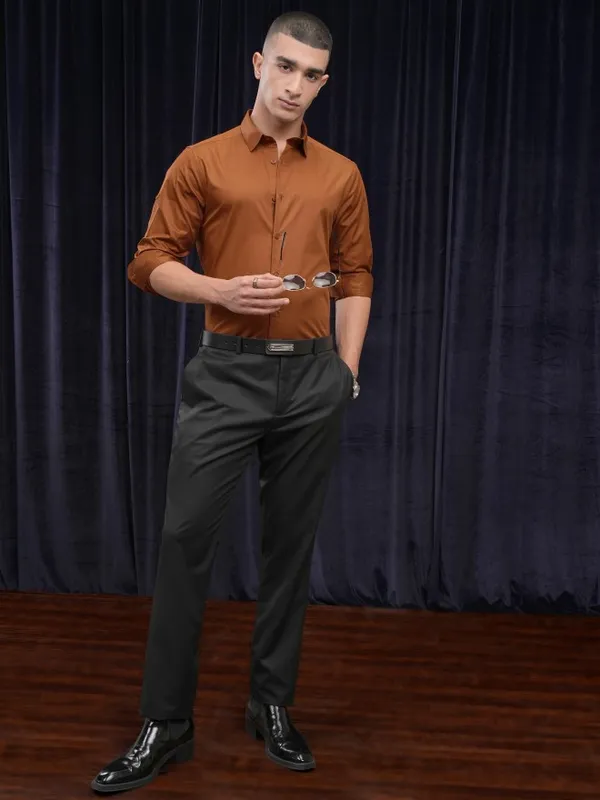 Highlander Men Terracotta Solid Slim Fit Casual Shirt
