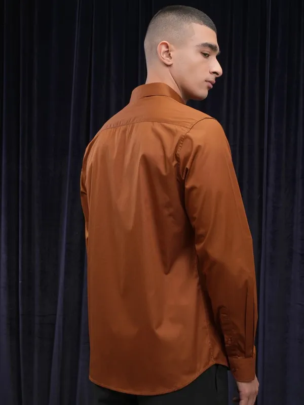 Highlander Men Terracotta Solid Slim Fit Casual Shirt