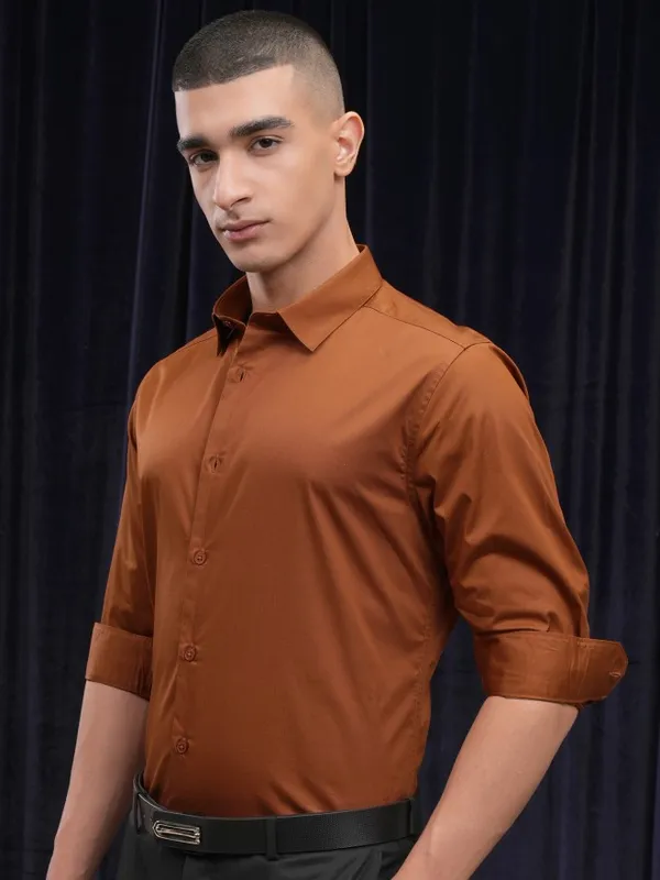 Highlander Men Terracotta Solid Slim Fit Casual Shirt