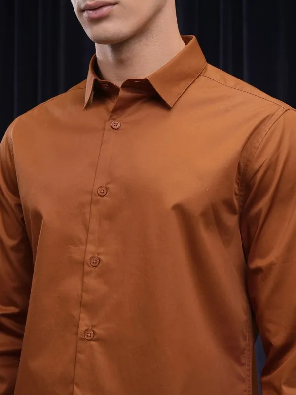 Highlander Men Terracotta Solid Slim Fit Casual Shirt