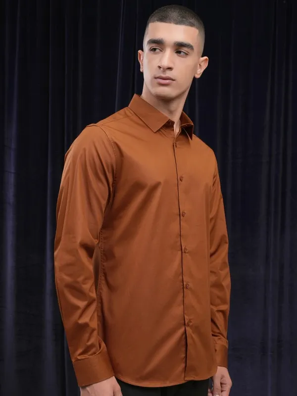 Highlander Men Terracotta Solid Slim Fit Casual Shirt