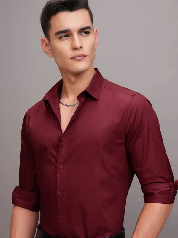 Highlander Men Red Solid Slim Fit Casual Shirt