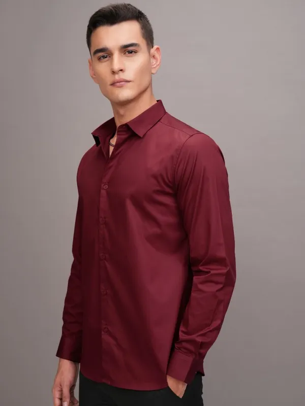 Highlander Men Red Solid Slim Fit Casual Shirt