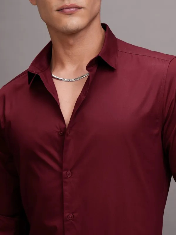 Highlander Men Red Solid Slim Fit Casual Shirt