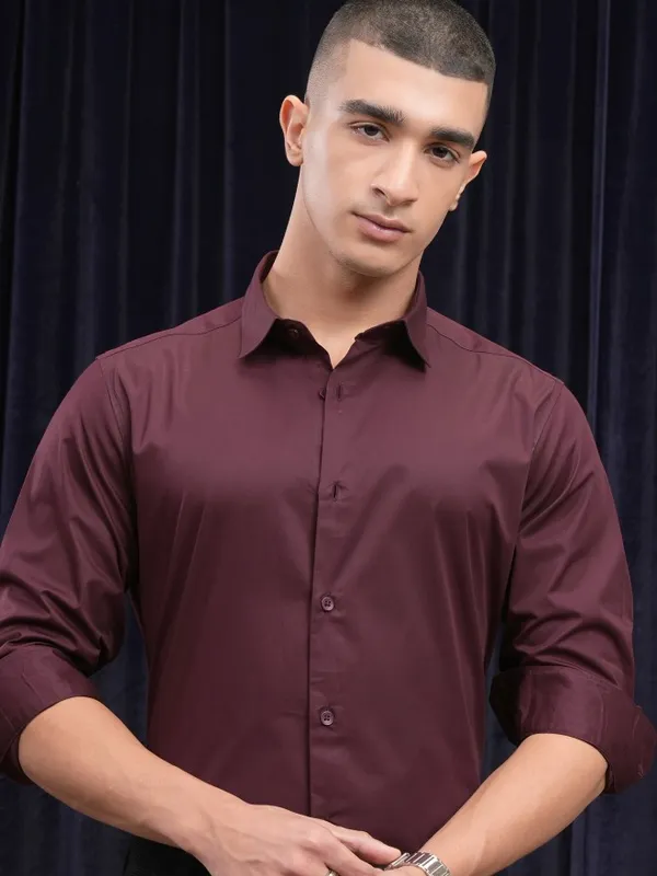 Highlander Men Maroon Solid Slim Fit Casual Shirt
