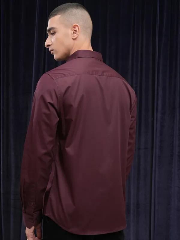 Highlander Men Maroon Solid Slim Fit Casual Shirt