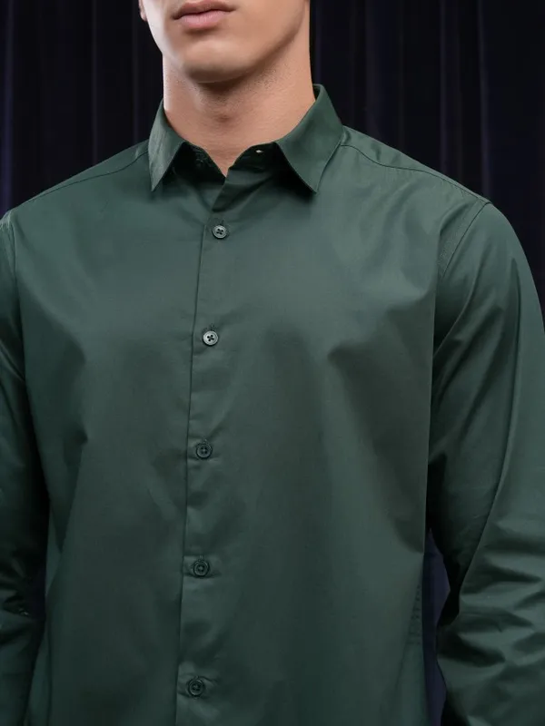 Highlander Men Green Solid Slim Fit Casual Shirt