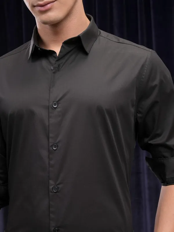 Highlander Men Black Solid Slim Fit Casual Shirt