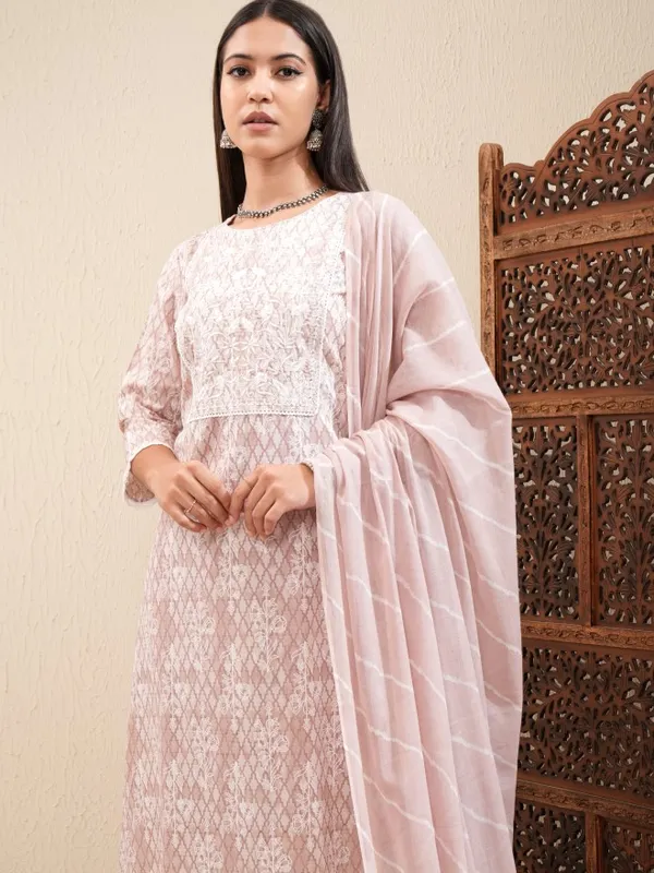 Women Kurta Trousers & Dupatta