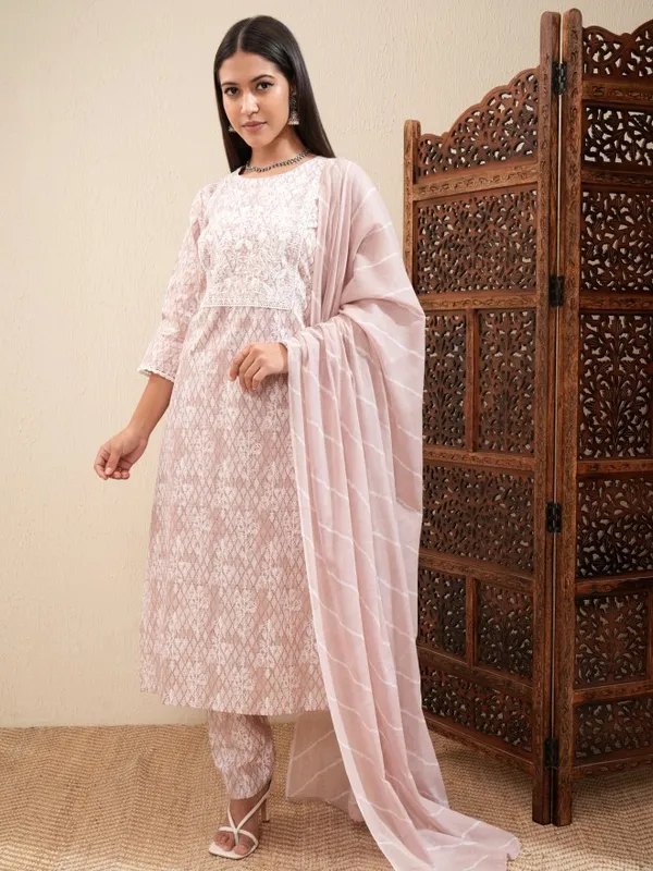 Women Kurta Trousers & Dupatta