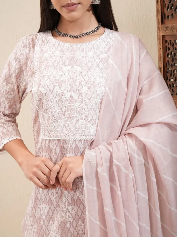 Women Kurta Trousers & Dupatta