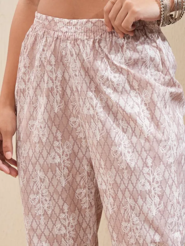 Women Kurta Trousers & Dupatta
