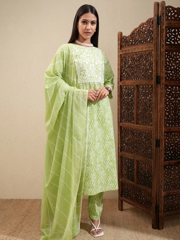 Vishudh Women Green Embroidered Straight Kurta With Pants And Dupatta