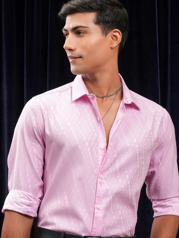 Locomotive Men Pink Textured Slim Fit Casual Shirt