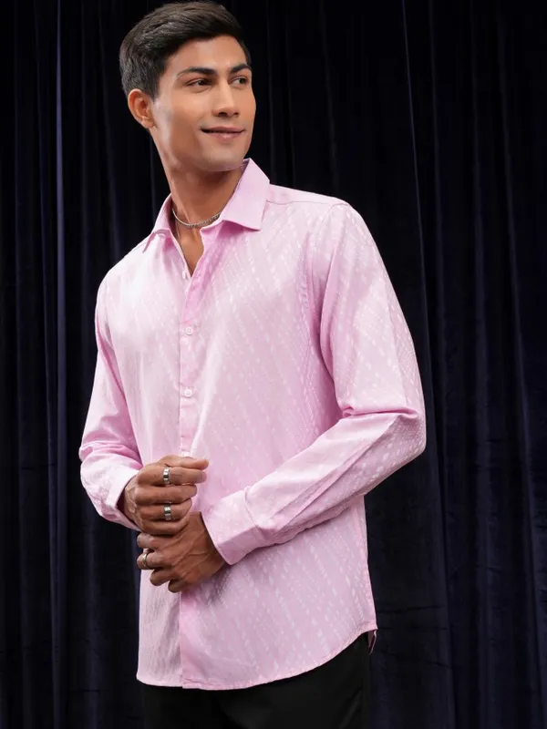 Locomotive Men Pink Textured Slim Fit Casual Shirt