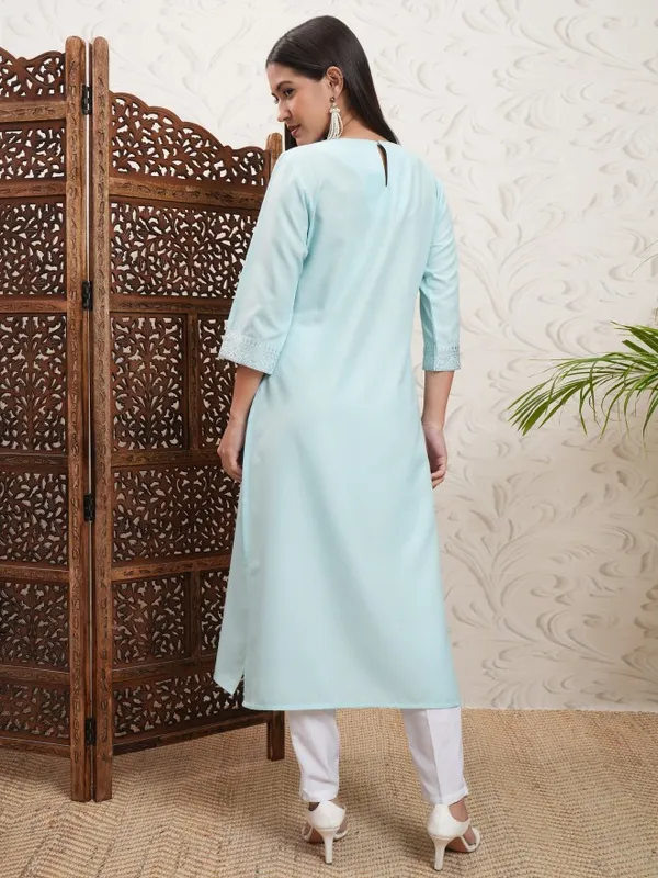 Vishudh Women Green Embroidered Straight Kurta