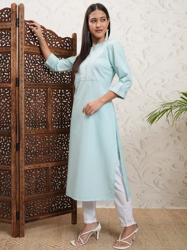 Vishudh Women Green Embroidered Straight Kurta