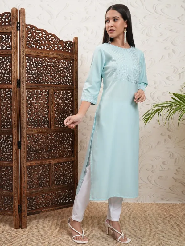 Vishudh Women Green Embroidered Straight Kurta