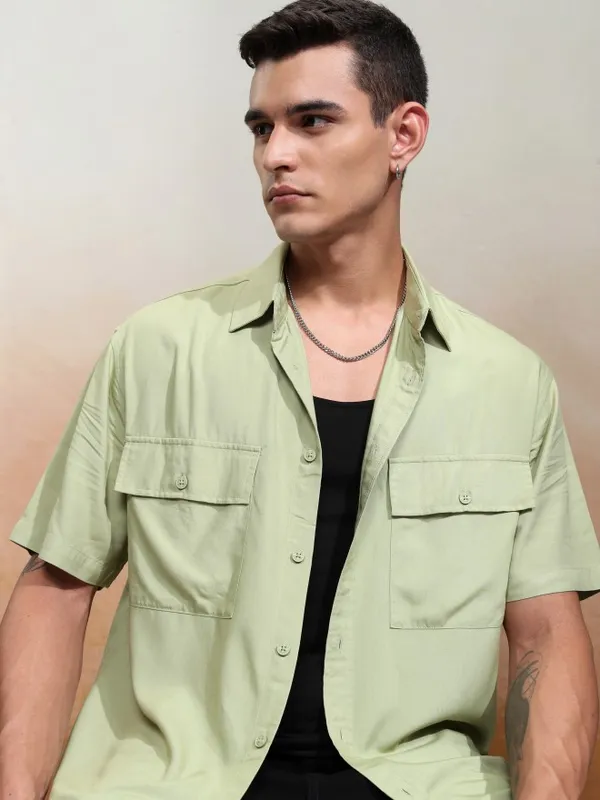 Highlander Men Green Solid Oversized Fit Casual Shirt